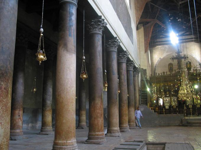 Interior de la Basílica de la Natividad