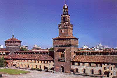 El Castillo Sforza fue construido entre los años 1358 y 1368 al mando de Galeazzo II Visconti y forma parte de uno de los símbolos emblemáticos de Milán. 