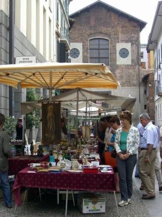 Muchos de los mercados de Milán son verdaderos Mercados de Pulgas.