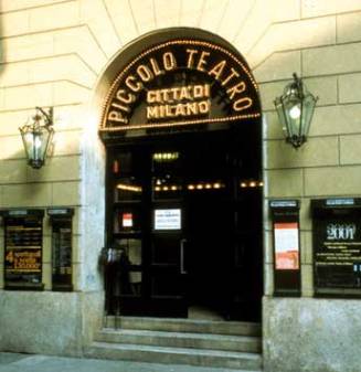 Fachada del Teatro Piccolo en Milán.