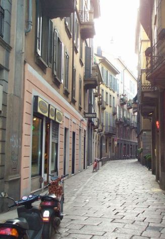 Vía San Maurilo en el Casco Histórico de Milán.