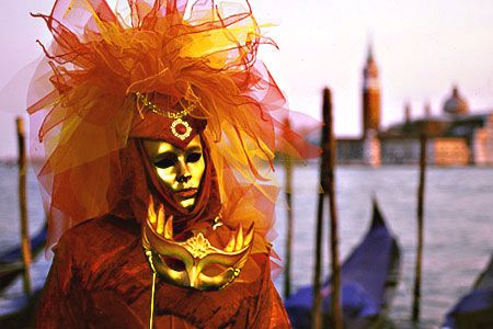 El Carnaval de Venecia comienza todos los años en Febrero.