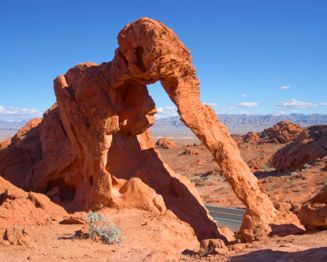 Red Rock Canyon: Este cañon declarado Área Nacional en Conservación desde el año 1990, ocupa casi 79.000 hectáreas y se sitúa hacie el lado oeste de Las Vegas a 15 kilómetros.