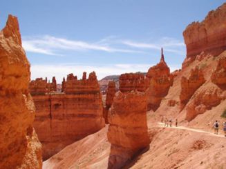 Zion National Park: El nombre de este Parque Nacional data de los primeros pobladores que llegaron a la región (de origenes mormone) y que asombrados por las formaciones rocosas en forma de templo decidieron llamaro de esa forma.