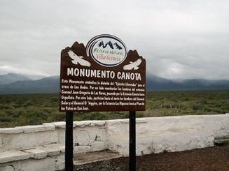 Cartel hacia el Monumento Canota