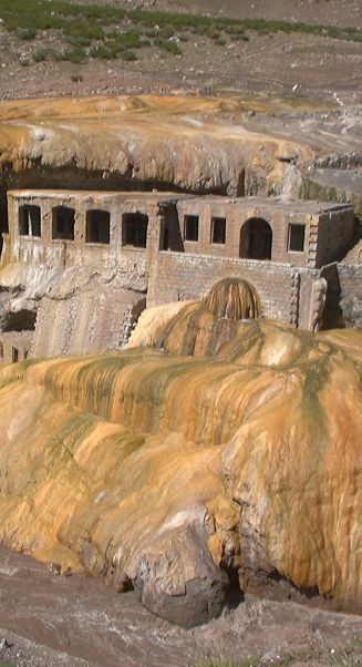 Puente del Inca en el departamento de Las Heras, Mendoza