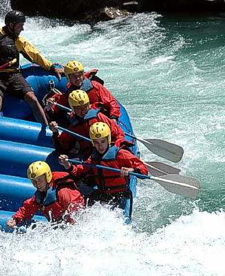 El rafting es una de las actividades deportivas más buscadas de Mendoza por la gran adrenalina que produce