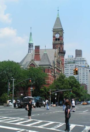Un paseo por el histórico Greenwich Village nos mostrará su arquitectura con aire bohemio.