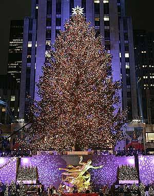 El encendido del Arbol de Navidad del Centro Rockefeller da comienzo a la navidad.
