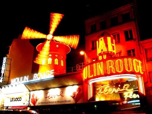 Moulin Rouge en el barrio Montmartre de Paris
