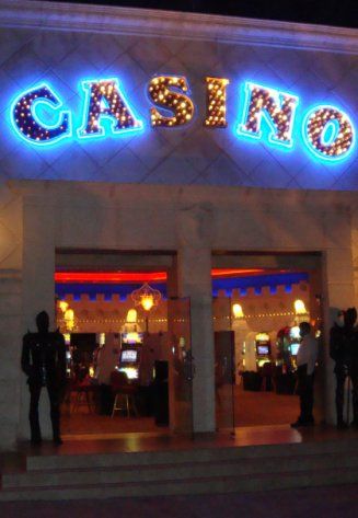 Hay casinos y salas de juegos en todos los resorts all inclusive de Punta Cana de la cadena Tower Casinos