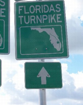 La autopista Floridas Turnpike nos lleva a Miami en automovil
