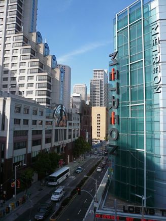 El Metreron Centre en el barrio de SoMa de San Francisco famoso por sus 15 pantallas IMAX de Sony