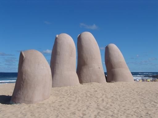 La Mano (1982) de Mario Irrazábal