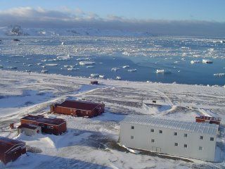 Villa las Estrellas en época Invernal - Región Antartica Chilena